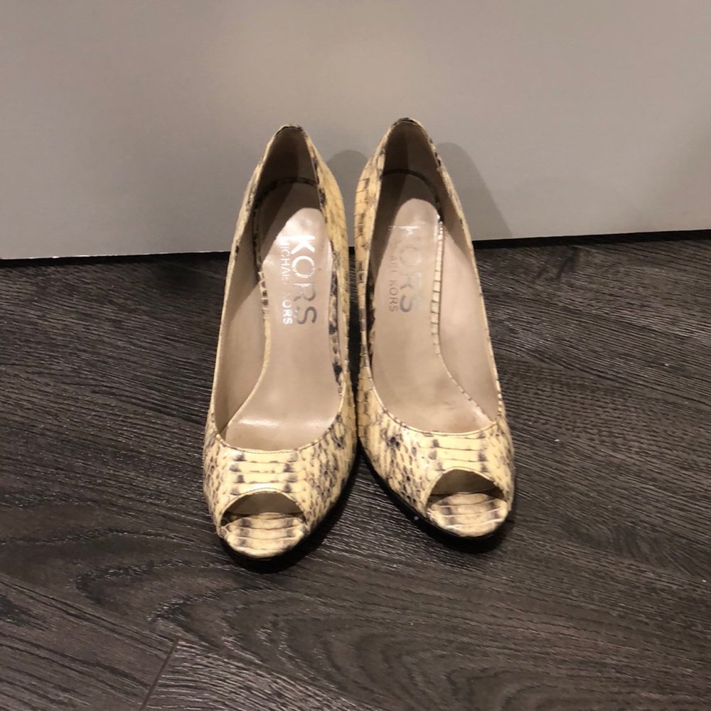 Kors by Michael Kors snakeskin 👠